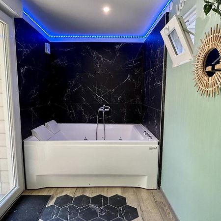 Terre & Mer'Veilles 2, Appartement Avec Spa Pour 2 Personnes Favières Dış mekan fotoğraf