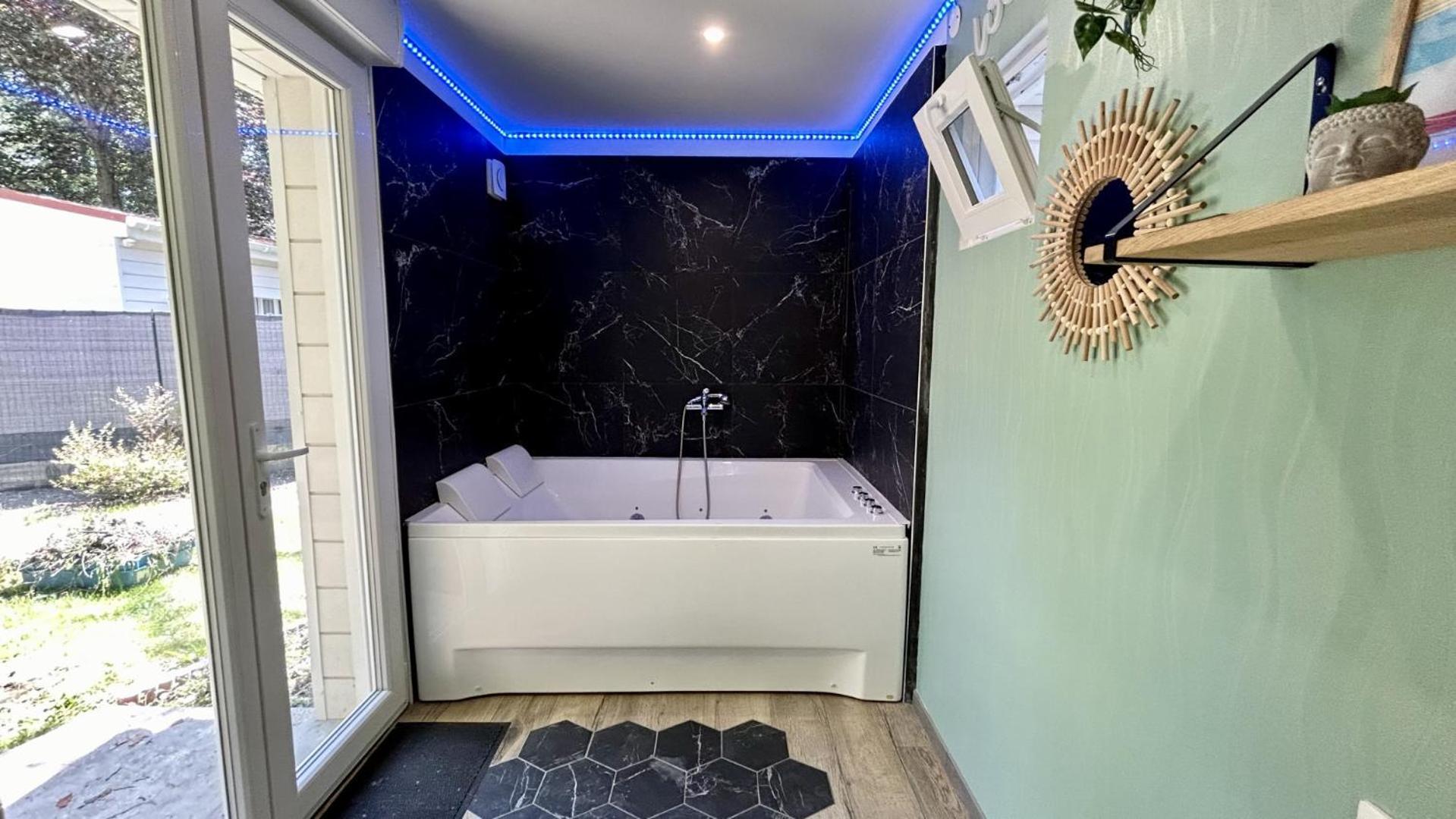 Terre & Mer'Veilles 2, Appartement Avec Spa Pour 2 Personnes Favières Dış mekan fotoğraf